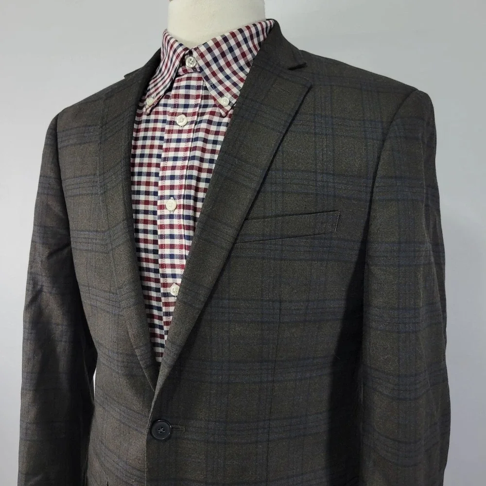 Van Heusen Men's Sport Coat Blazer Two Button Brown Plaid Poly‎ Bend Slim 40R